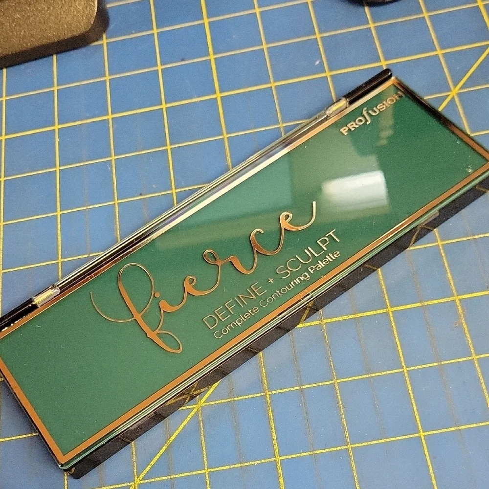 Profusion Fierce Define + Sculpt Complete Contouring Palette New
